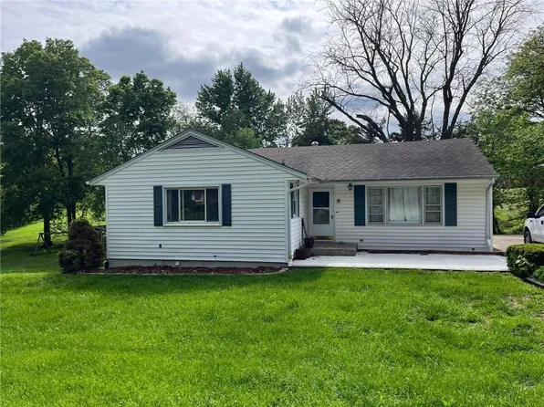 17440 Bellevue Dr, Atchison, KS 66002