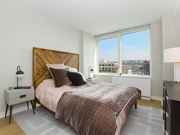 4th image of 43-25 Hunter St #2001W