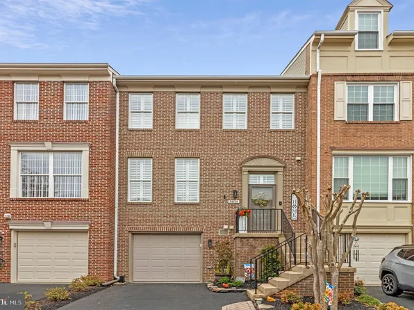 7406 Roudsby Ct, Alexandria, VA 22315