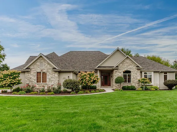W383N8625 Blue River Pass PASS, Oconomowoc, WI 53066