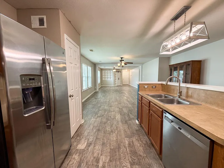 8102 Sanders Glen Ln — Photo 8