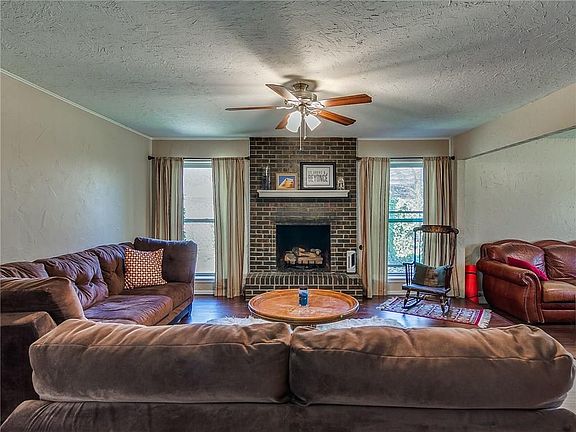 2nd image of 1610 Oakhurst Ave