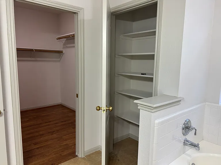 2403 Crystal Dr — Photo 17
