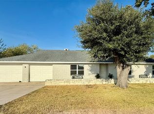 407 Lakeview Dr, Wallis, TX 77485