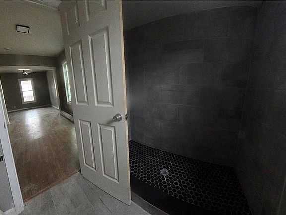 5th image of 2202 Agnes Ave