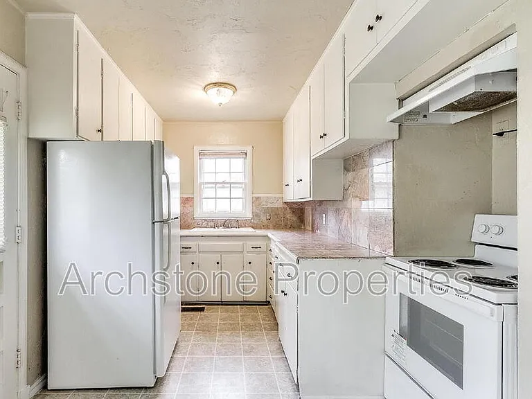 1614 SW 41st St — Photo 18