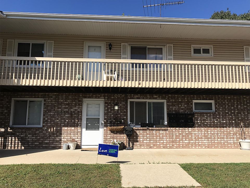 2nd image of 367 Harvest Ln APT 5