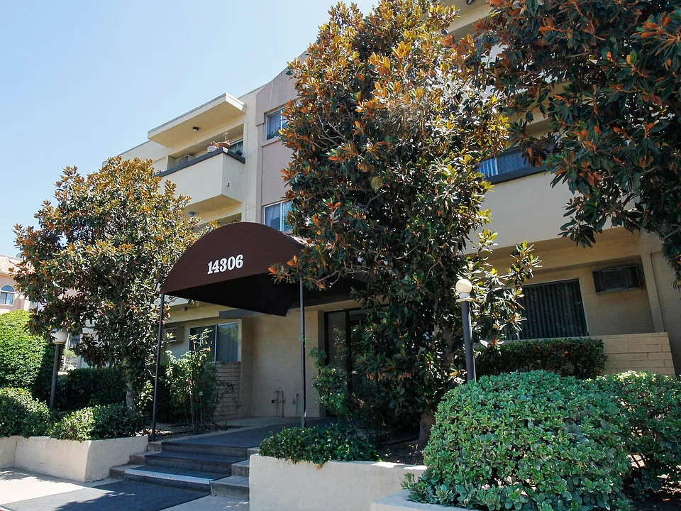 14306 Riverside Dr.