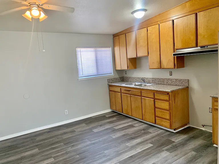 332 W Myers Ave — Photo 8