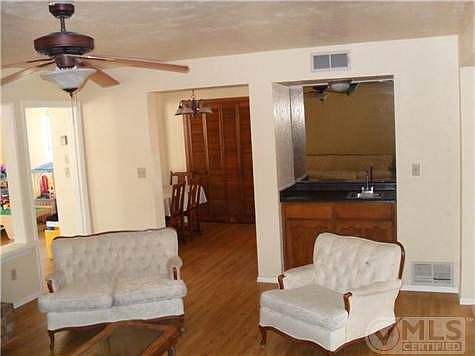 3rd image of 724 Espolon Dr