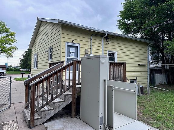5th image of 310 W 11th St