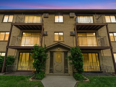 7202 W Wrightwood Ave APT 2S, Elmwood Park, IL, 60707