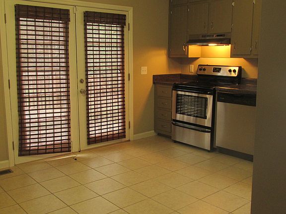 Spacious Kitchen with Eat In Area
