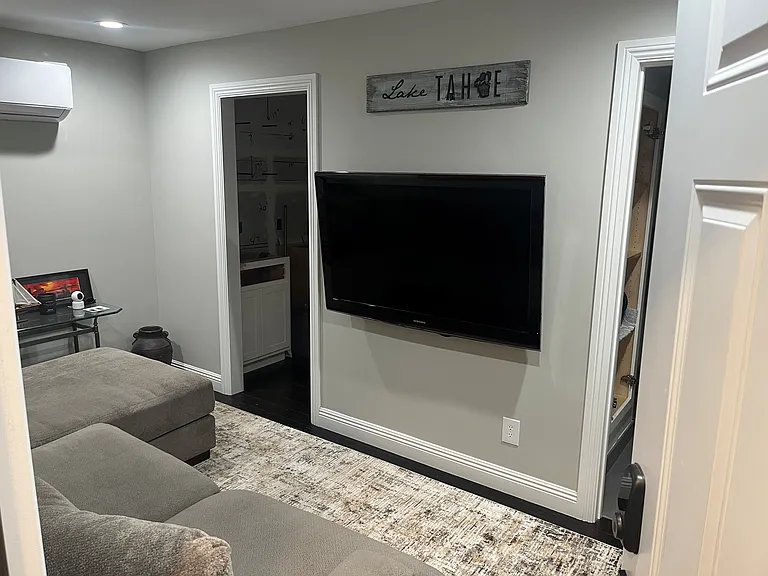 100 Lake Village Dr — Photo 2