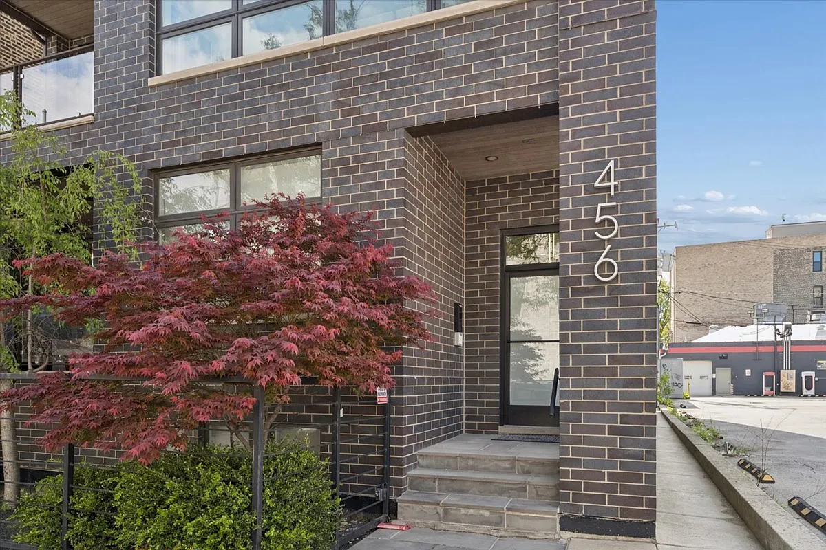 Building Photo - 456 N Carpenter St #1W