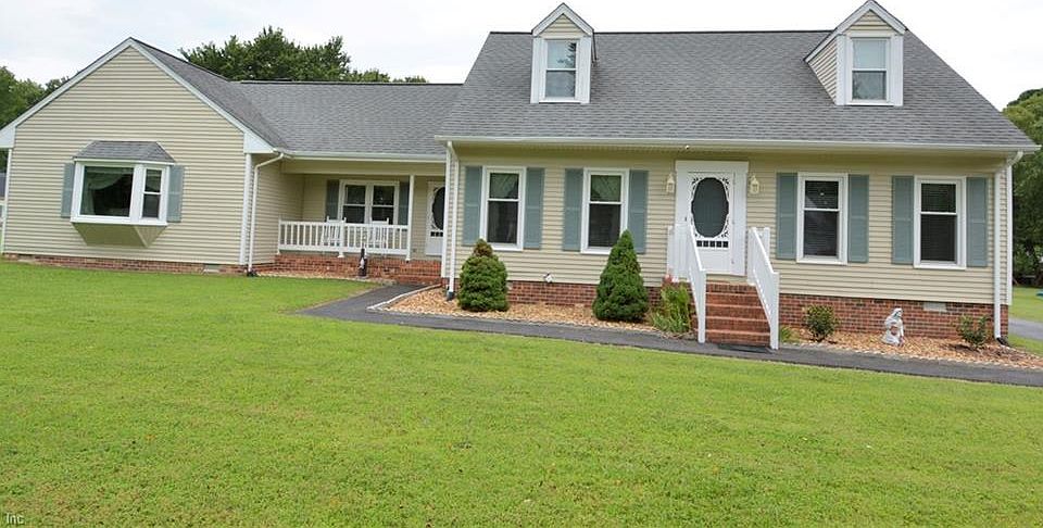 Pristine 4 bedroom, 2 bath home on 3/4 acre in Carrollton