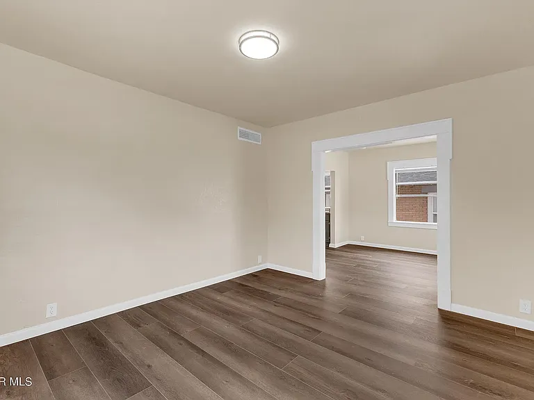 2721 Sacramento Ave — Photo 3