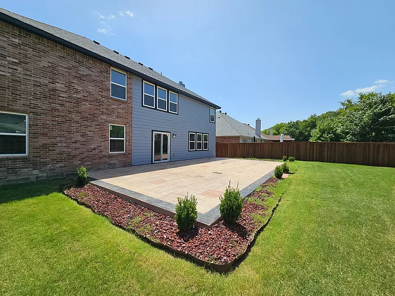 902 Fleming St — Photo 13