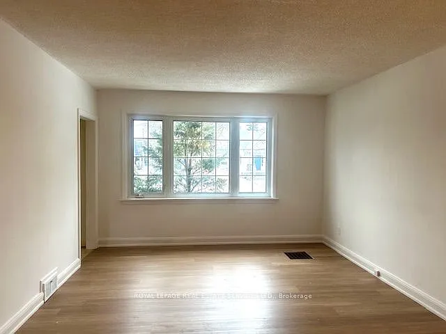 6 Hiawatha Pkwy #UPPER LEVEL — Photo 4