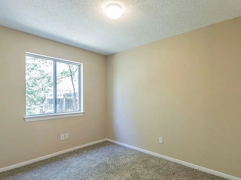 802 Antelope Trl — Photo 10