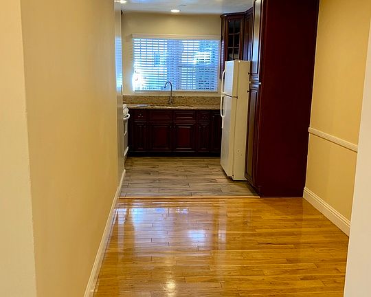 5th image of 5950 Carlton Way APT 6