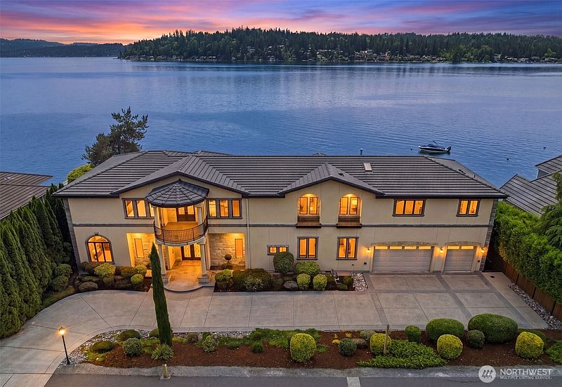 2nd image of 2837 E Lake Sammamish Parkway NE