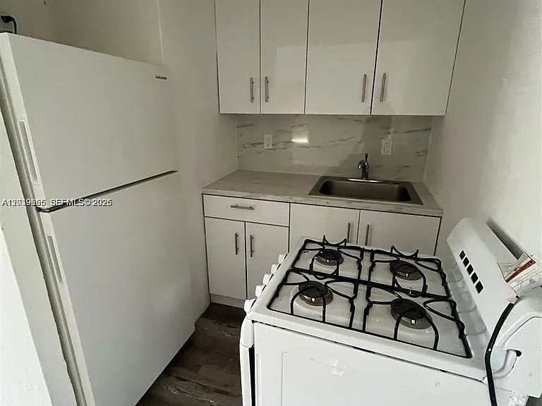 2035 Dewey St #3 — Photo 5