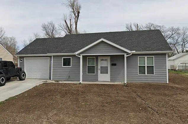 421 S Tulip St — Photo 3