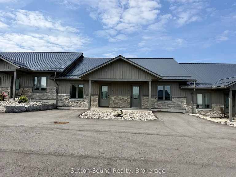 18 Maple Golf Cres #4 — Photo 4