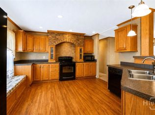140 SE Crosby St, Surrency, GA 31563