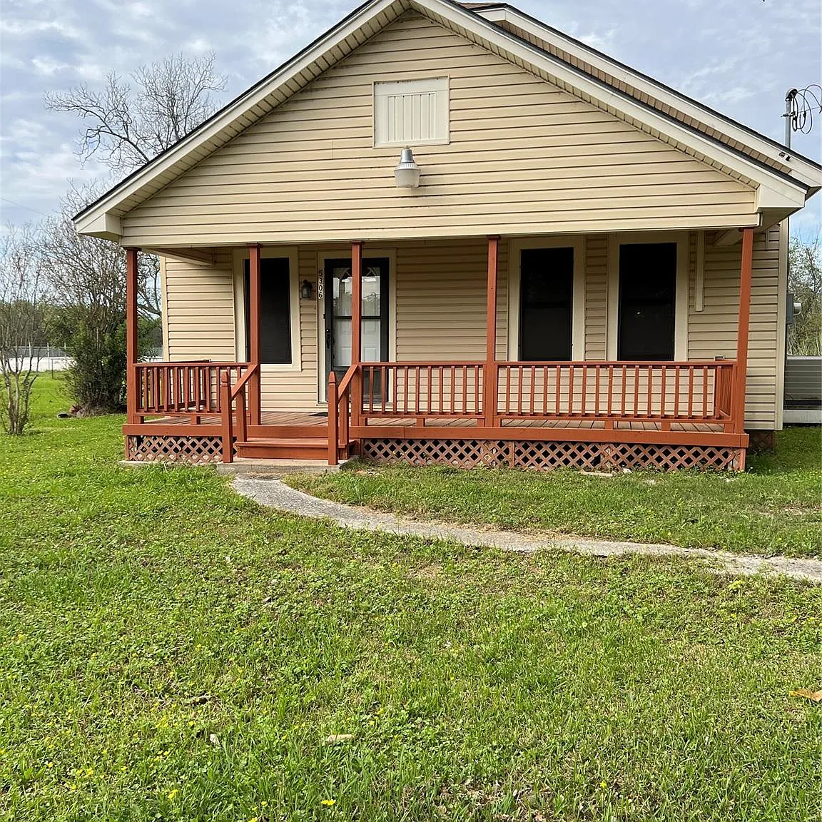 3 bed, 2.0 bath, 1288 sqft, $1,650 — Photo 1