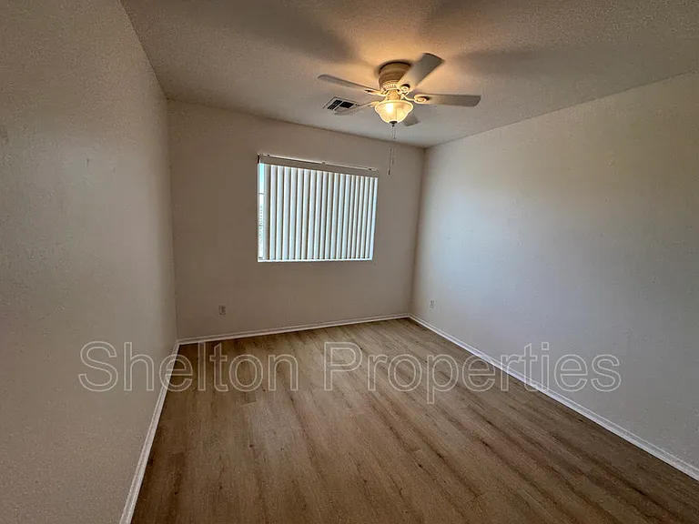 17229 W Caribbean Ln — Photo 16