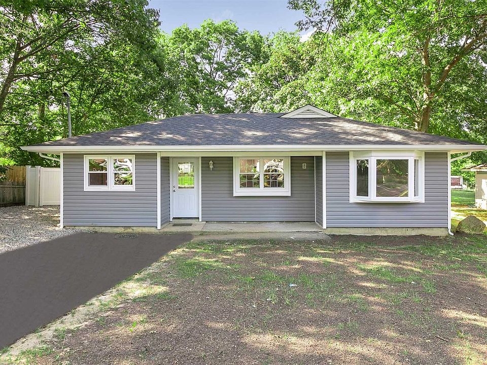1st image of 281 Carlton Dr E