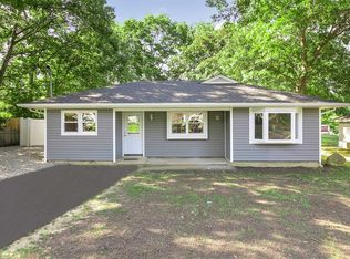281 Carlton Dr E, Shirley, NY 11967