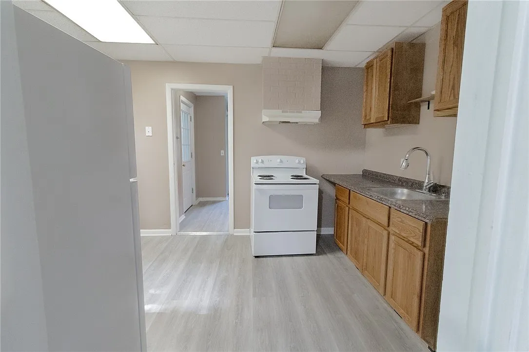 3 bed, 1.5 bath, 2488 sqft, $1,500 — Photo 4