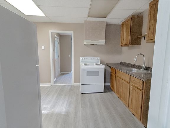 4th image of 138 Stuart Ave #140