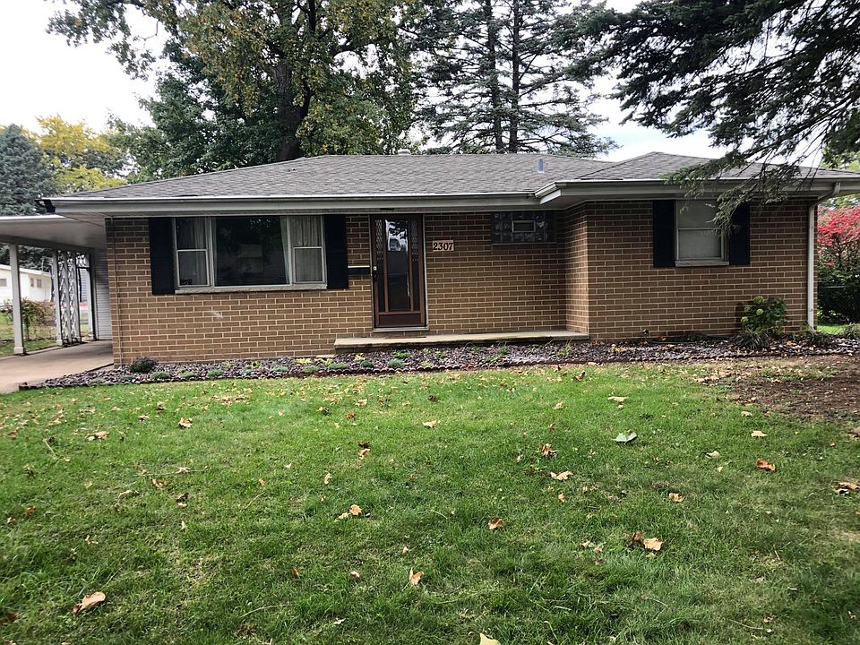 Great Place to Call Home!
Lots of Updates...Great Curb Appeal!