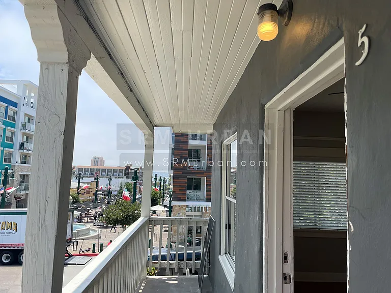 438 W Date St #5 — Photo 14