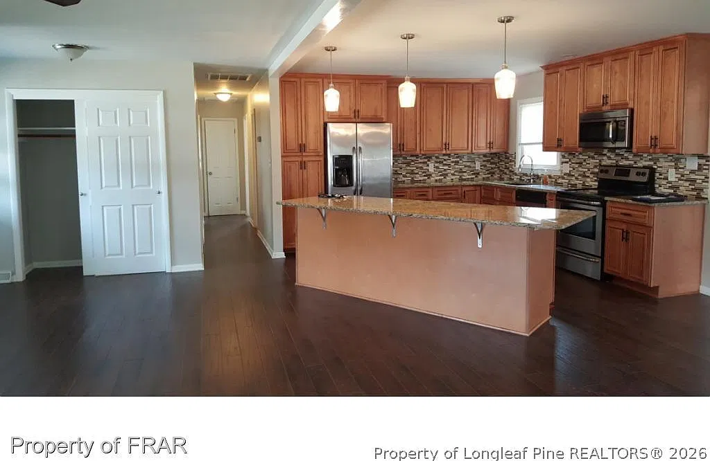 3 bed, 2.0 bath, 1820 sqft, $1,750 — Photo 2