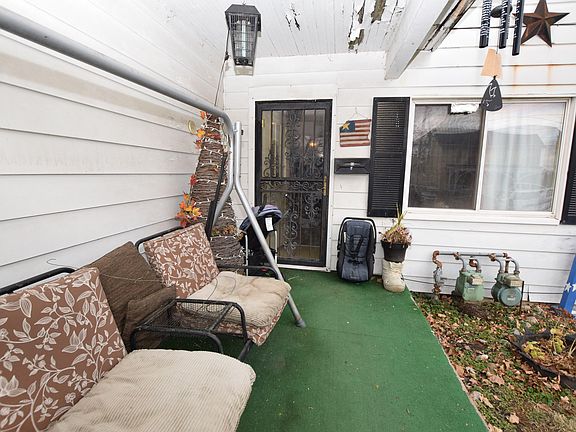 2nd image of 482 Gwynne St