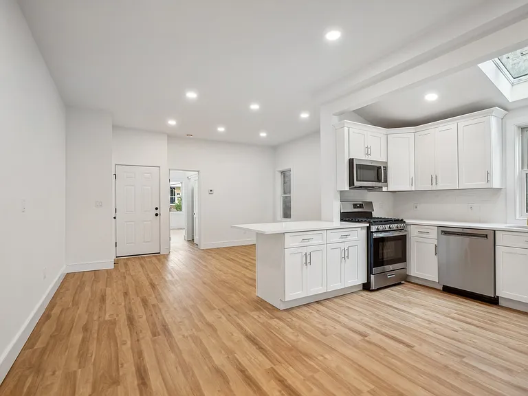 215 Harrison Ave #1 — Photo 5