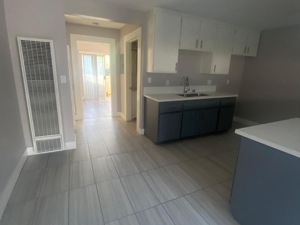 1st image of 5112 Oakland St #208