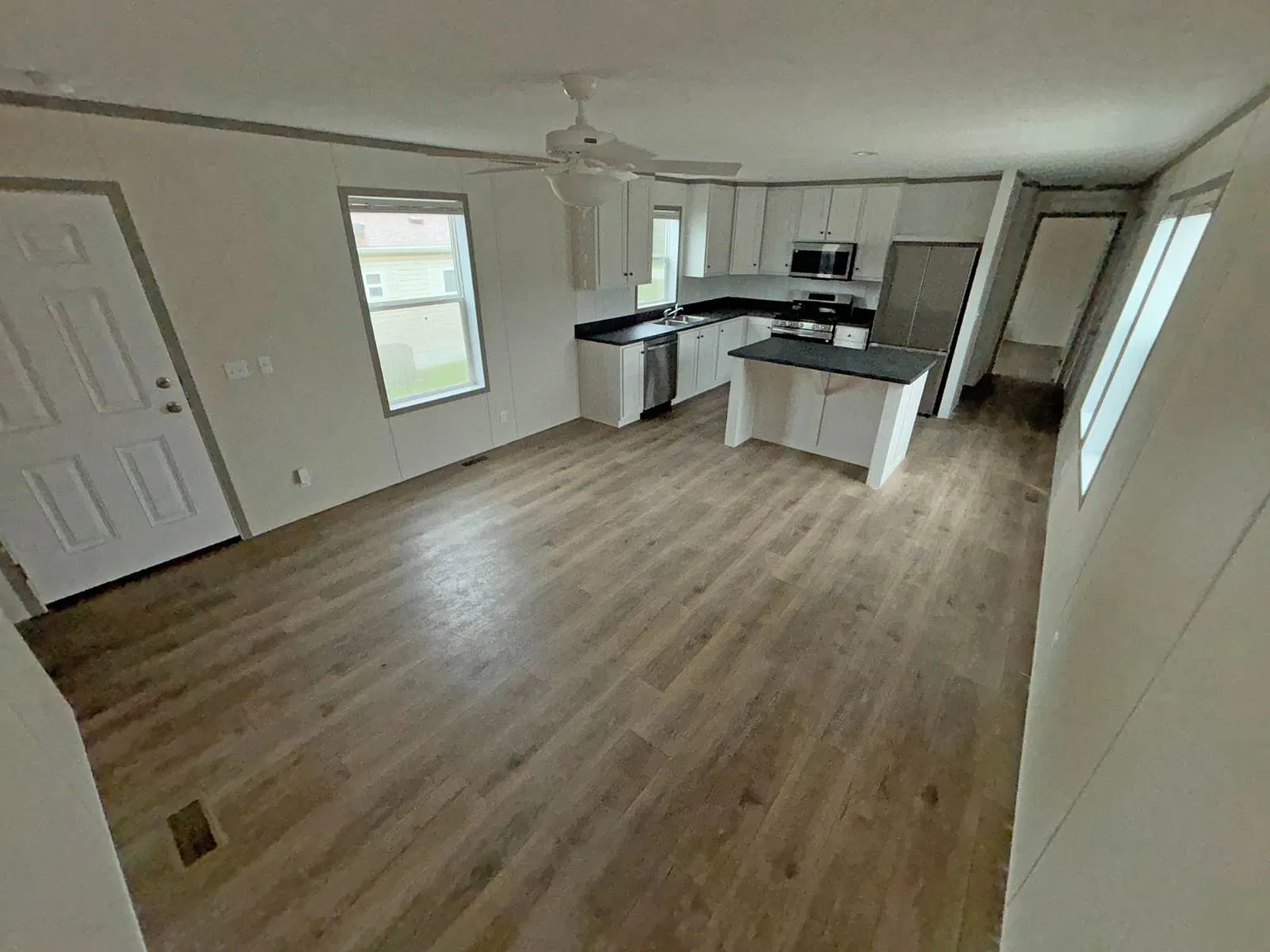 3 bed, 2.0 bath, 1040 sqft, $1,150 — Photo 2