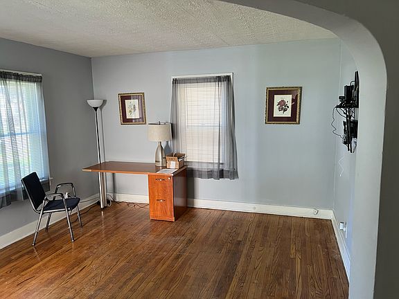 2nd image of 140 N 38th St