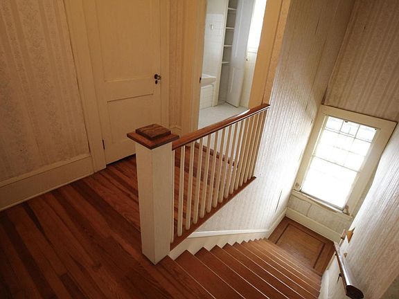 5th image of 1420 Edgewood Cir