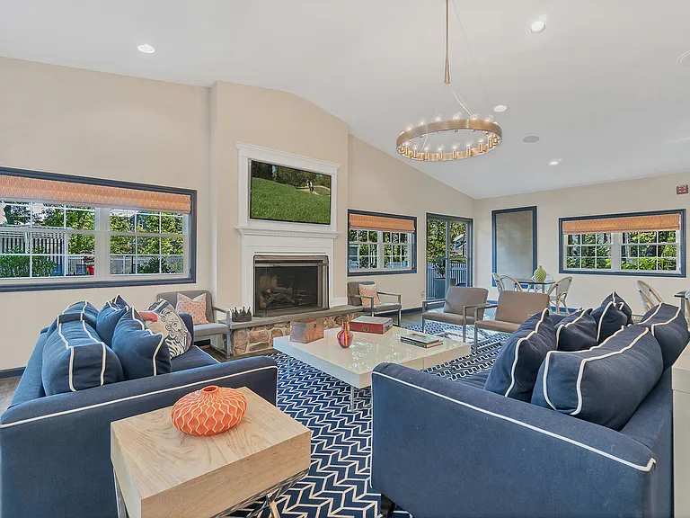 Royal Crest Estates — Photo 16