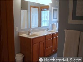 WALK THRU FULL BATH W/DOUBLE SINK