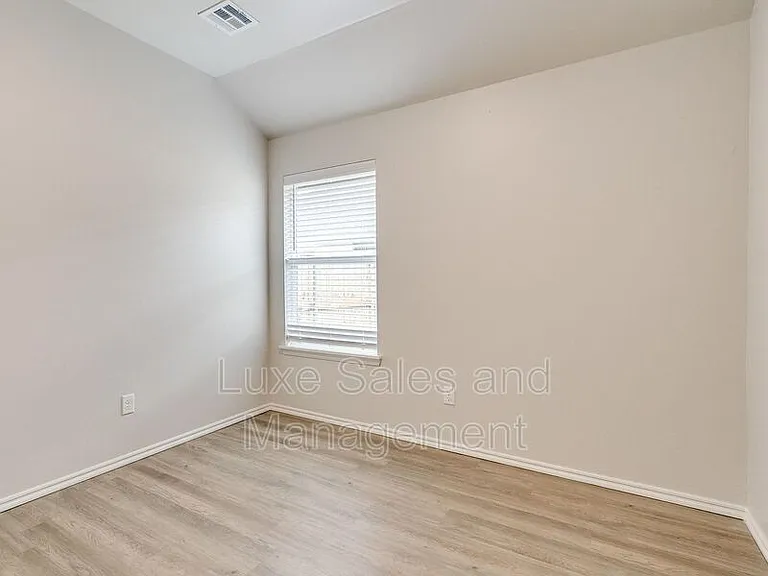 8003 NW 105th Ter — Photo 19