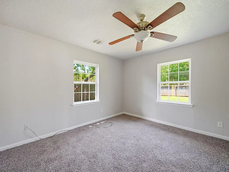 1102 Johnson St — Photo 12