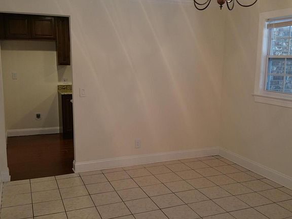 5th image of 1067 Grove Park Ln
